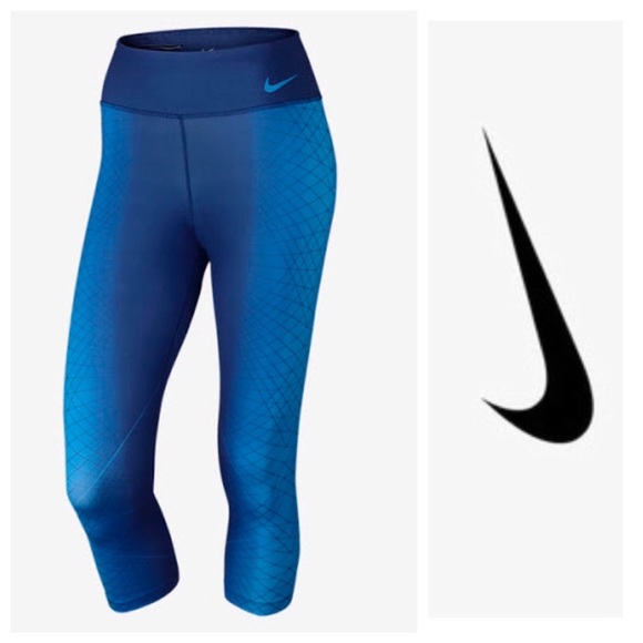 Nike Pants - Nike Crop Capri Yogas